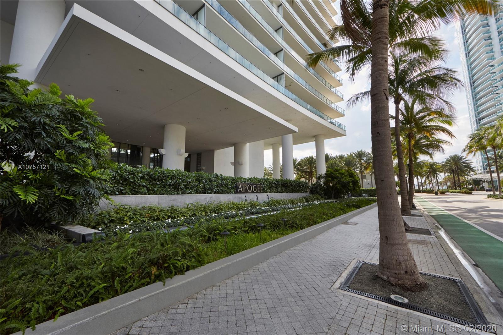 800 S Pointe Dr #1802, Miami Beach FL 33139