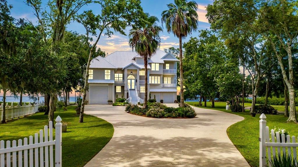 Homes for sale in Mandeville, LA | 100 Mulberry Ave, Mandeville, LA 70448 | MLS# 2262122