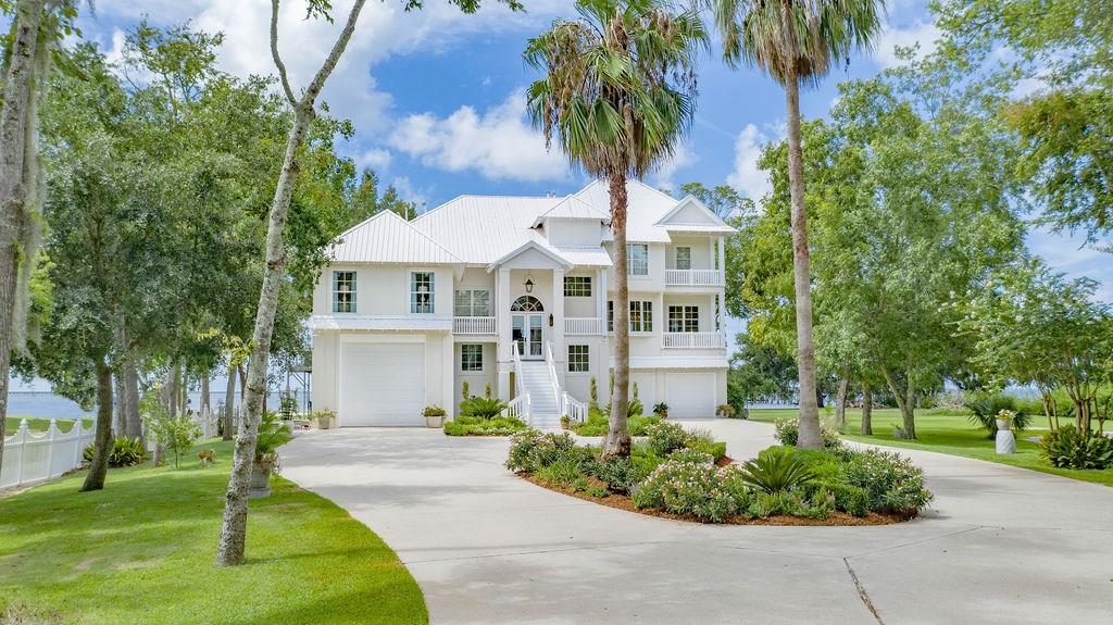 Homes for sale in Mandeville, LA | 100 Mulberry Ave, Mandeville, LA 70448 | MLS# 2262122