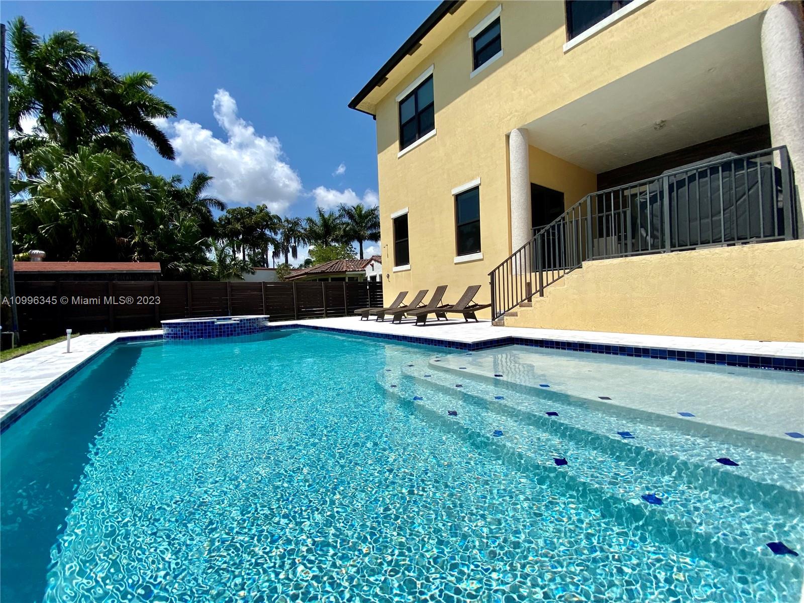 Hollywood Lakes Sec