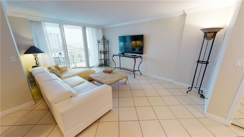 VIEWS OF THE LENGTH OF THE BEACH