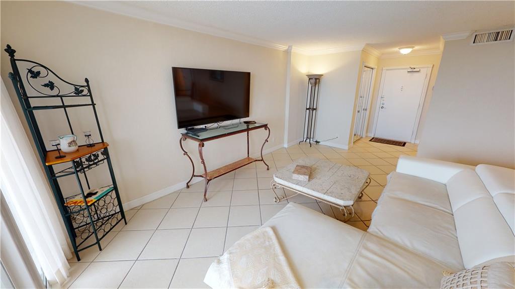 SPACIOUS ENTRY CLOSET