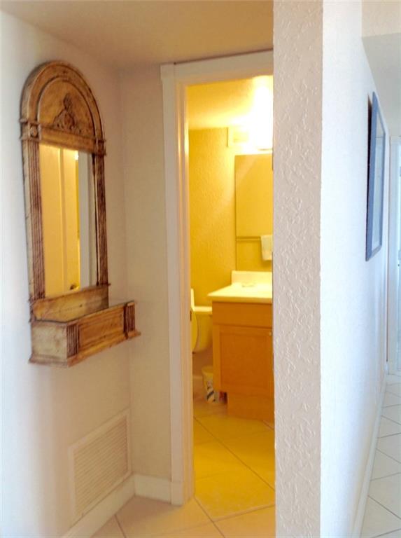 VESTIBULE LOOKS INTO HALF BATH
