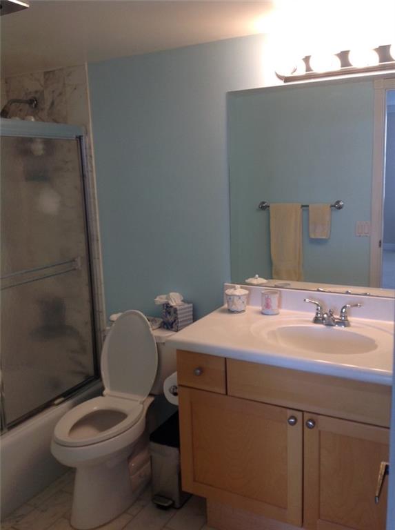 FULL BATH WITH COMBINATION TUB AND SHOWER