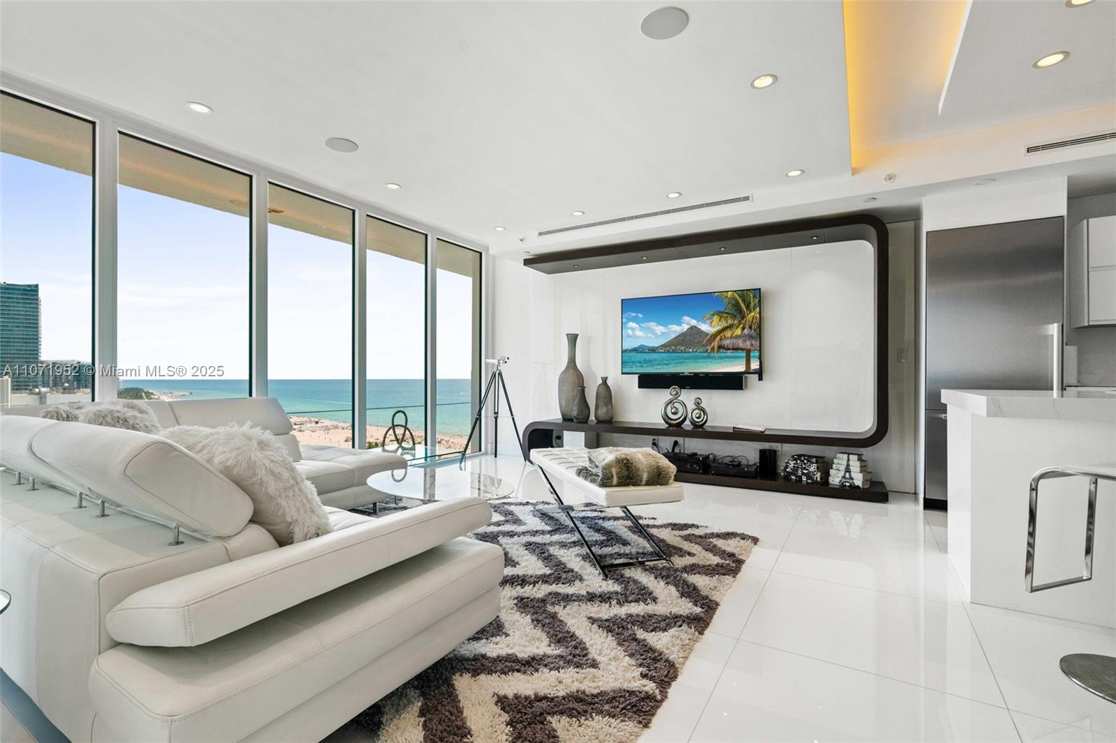 The Decoplage Condo
