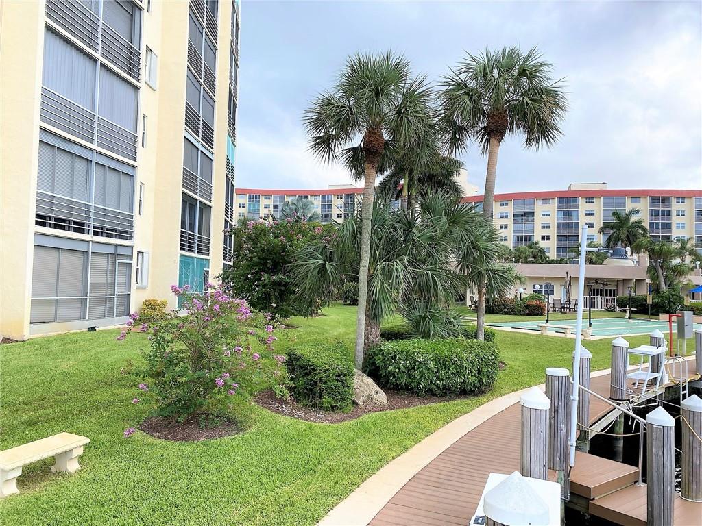 Lots of Canal frontage