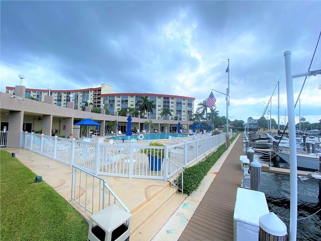 Docks available to rent (first come first serve)