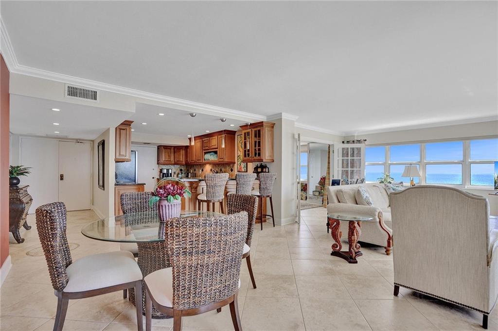 Light filled, open and airy beach living.