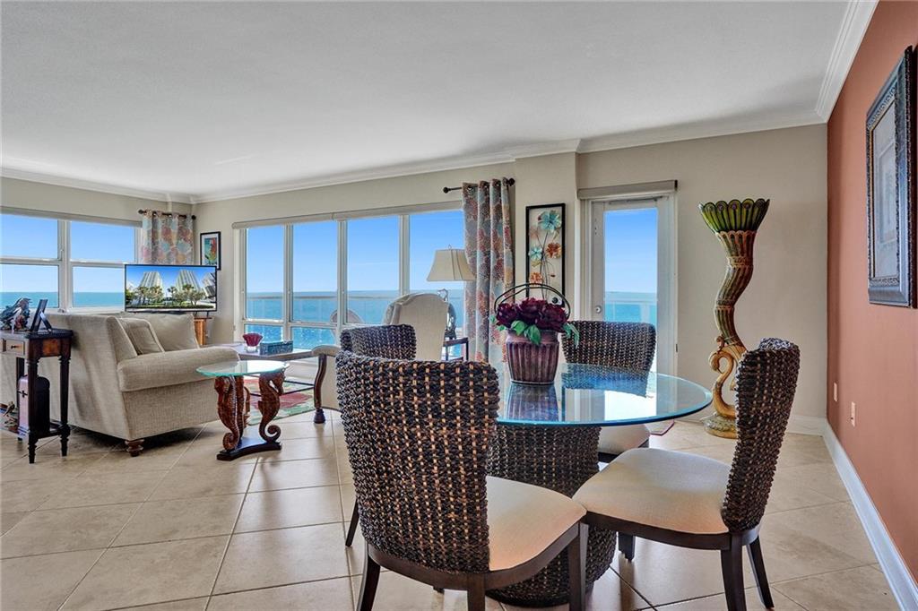 You can't beat an ocean front, light filled corner apartment with gorgeous ocean views.