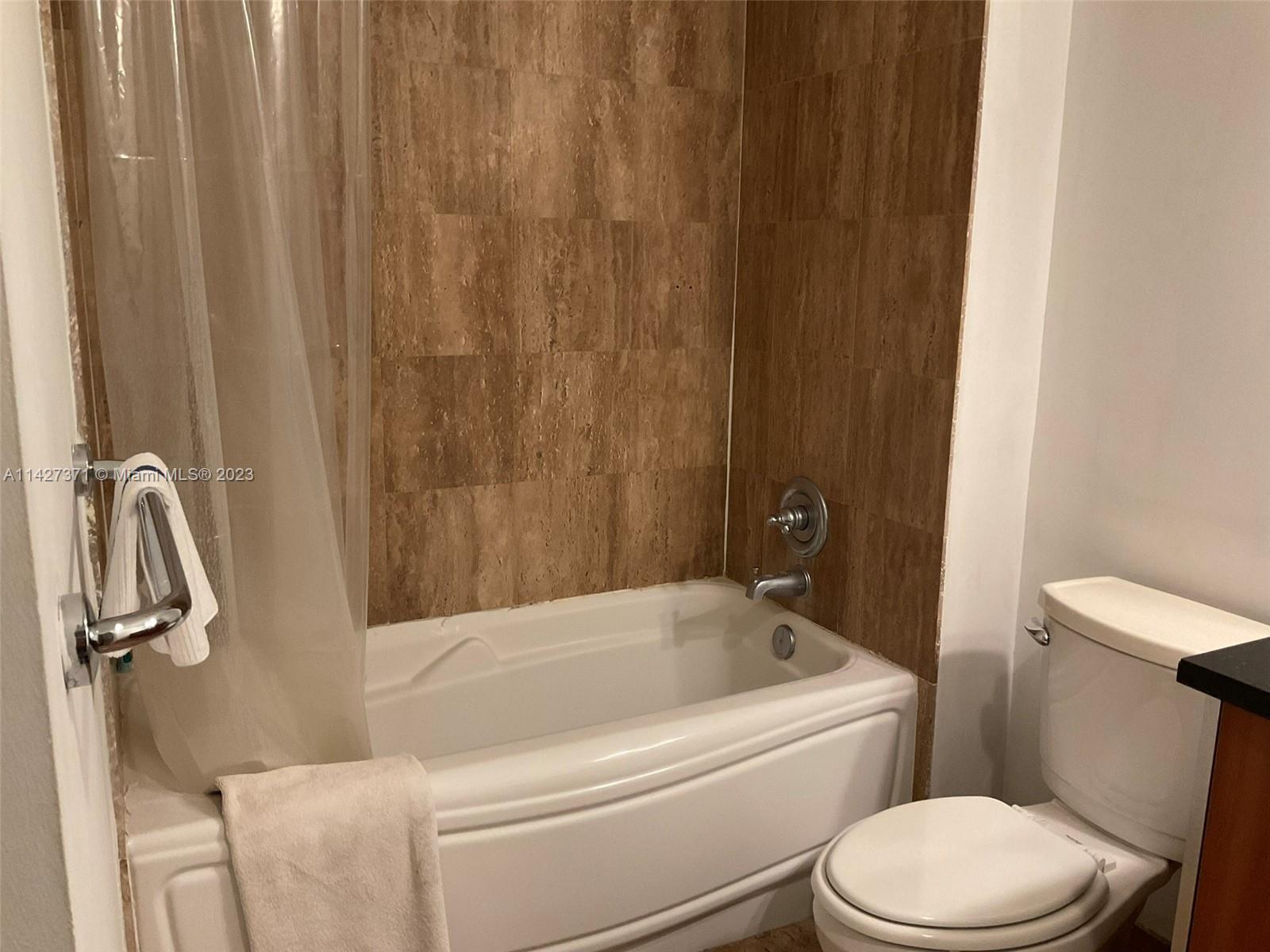 300 S Biscayne Blvd #T-1703, Miami FL 33131