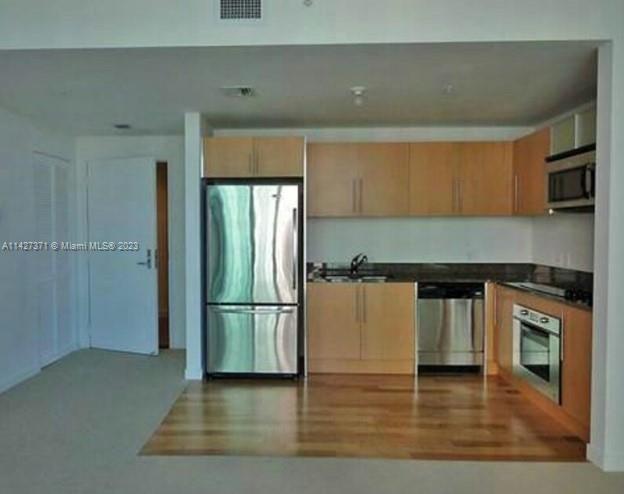 300 S Biscayne Blvd #T-1703, Miami FL 33131