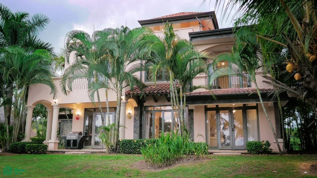13 bed Commercial For Sale in Parrita, Puntarenas - 1