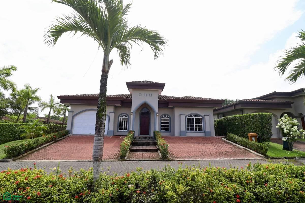 3 bed Single Family Homes For Sale in Puntarenas, Puntarenas - 1