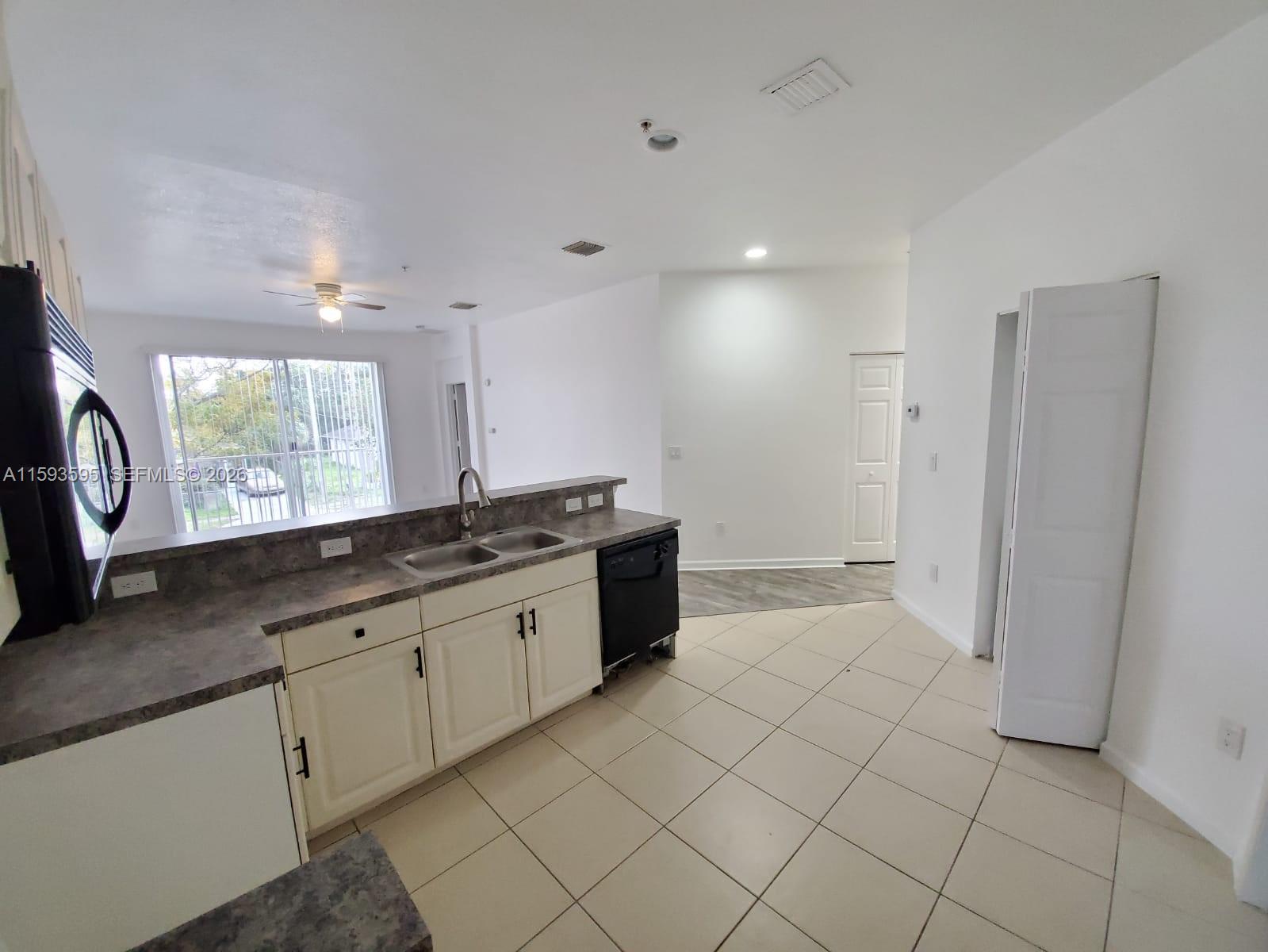 Marsh Harbour 3 Condominiu