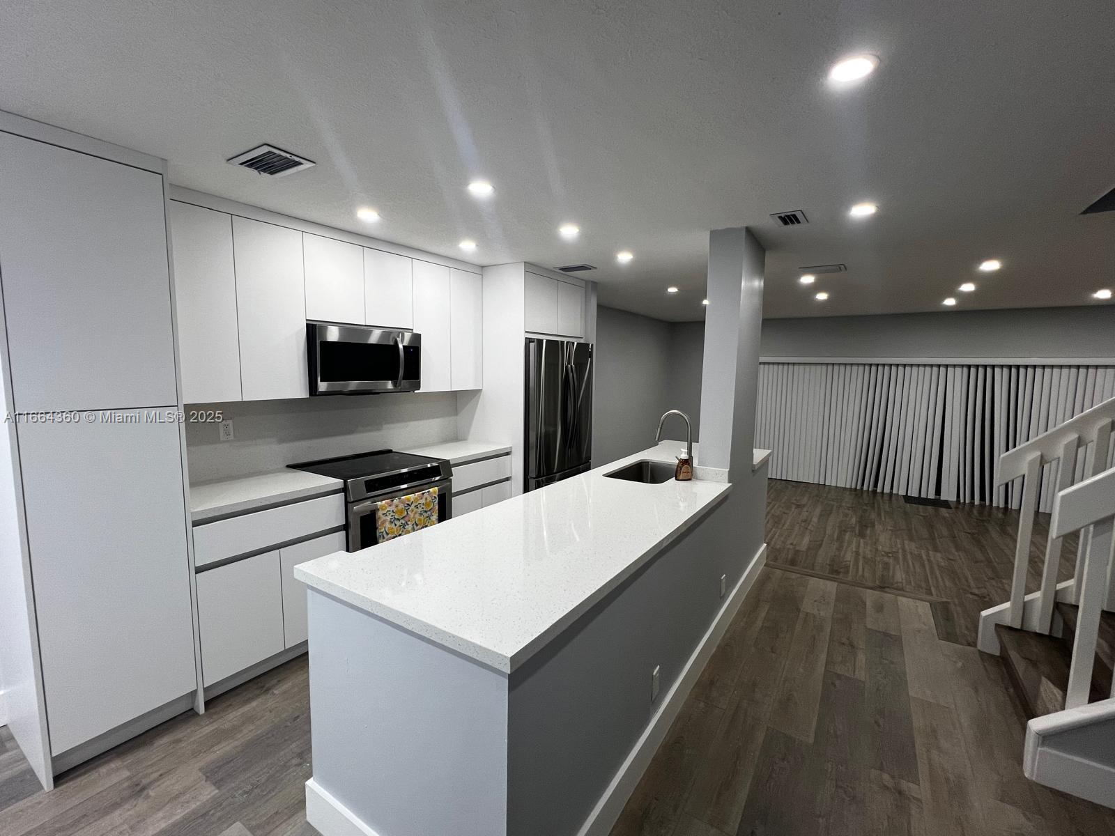 Townhouses At Jacaranda C