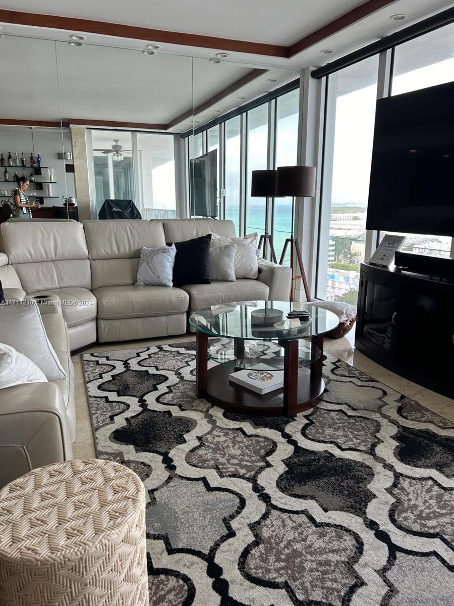 The Decoplage Condo