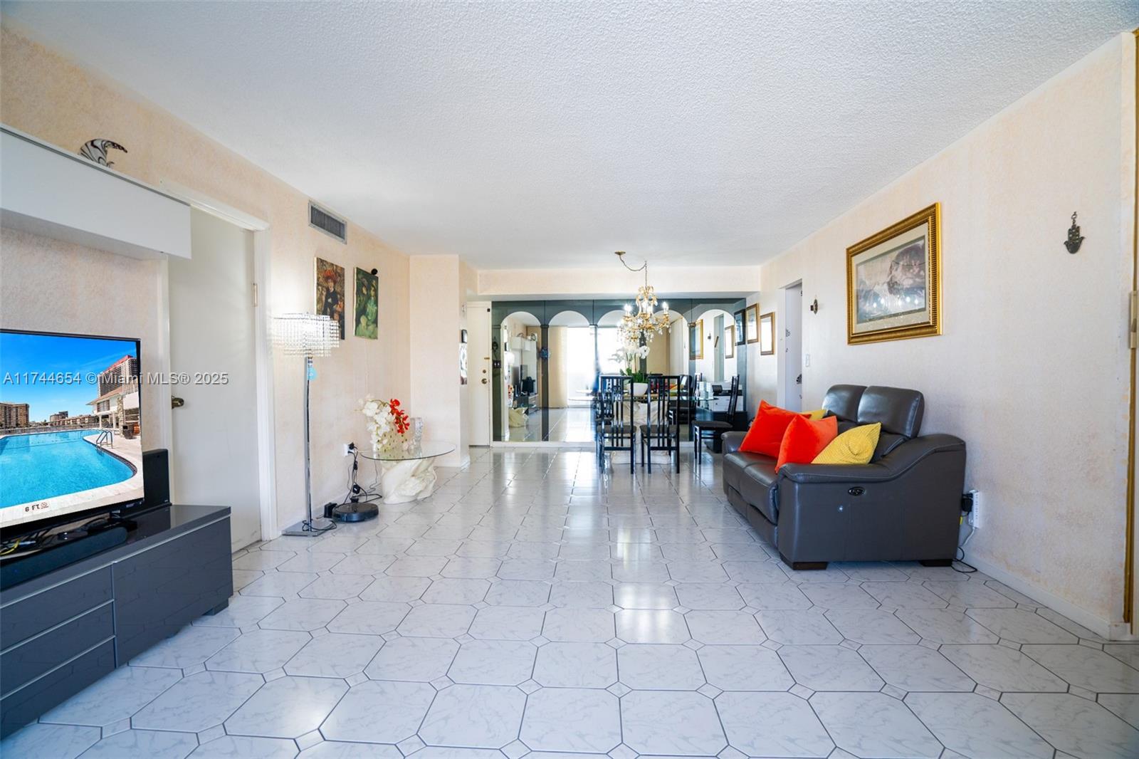 Plaza Towers North Condo