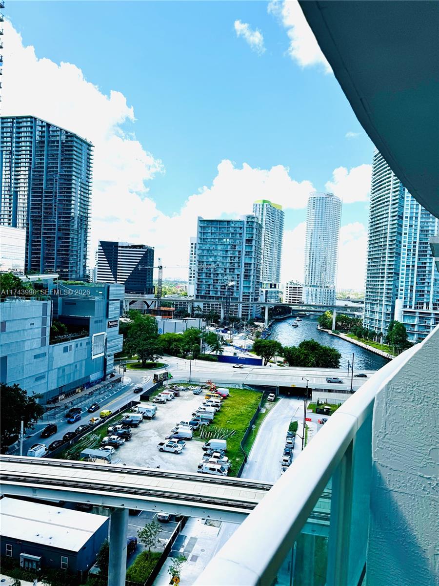Brickell On The River S T