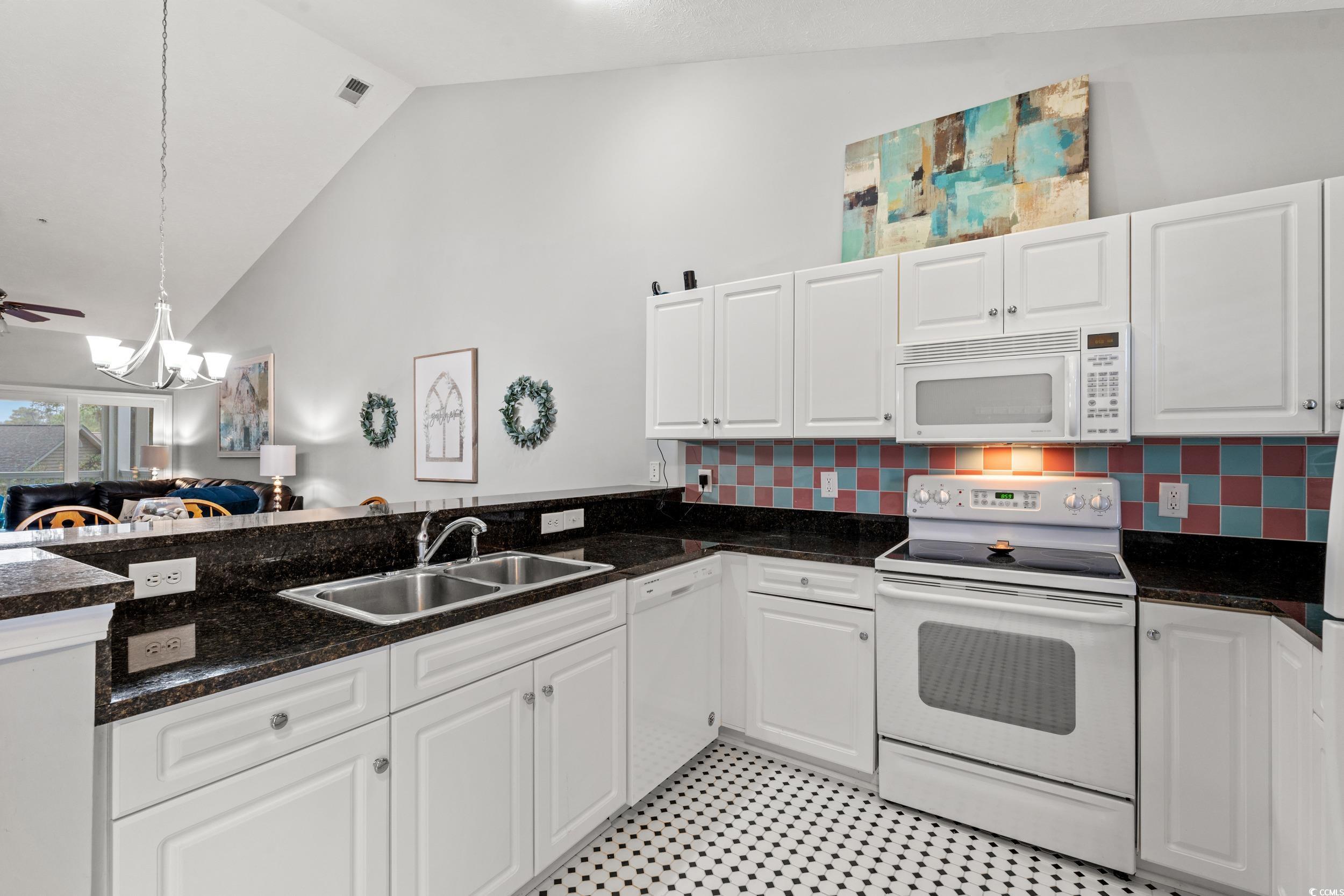 2504409 | Photo 14