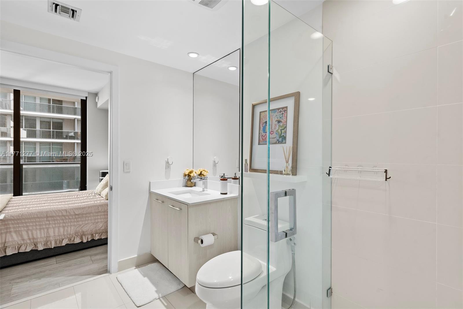 55 SW 9th St #3601, Miami FL 33130