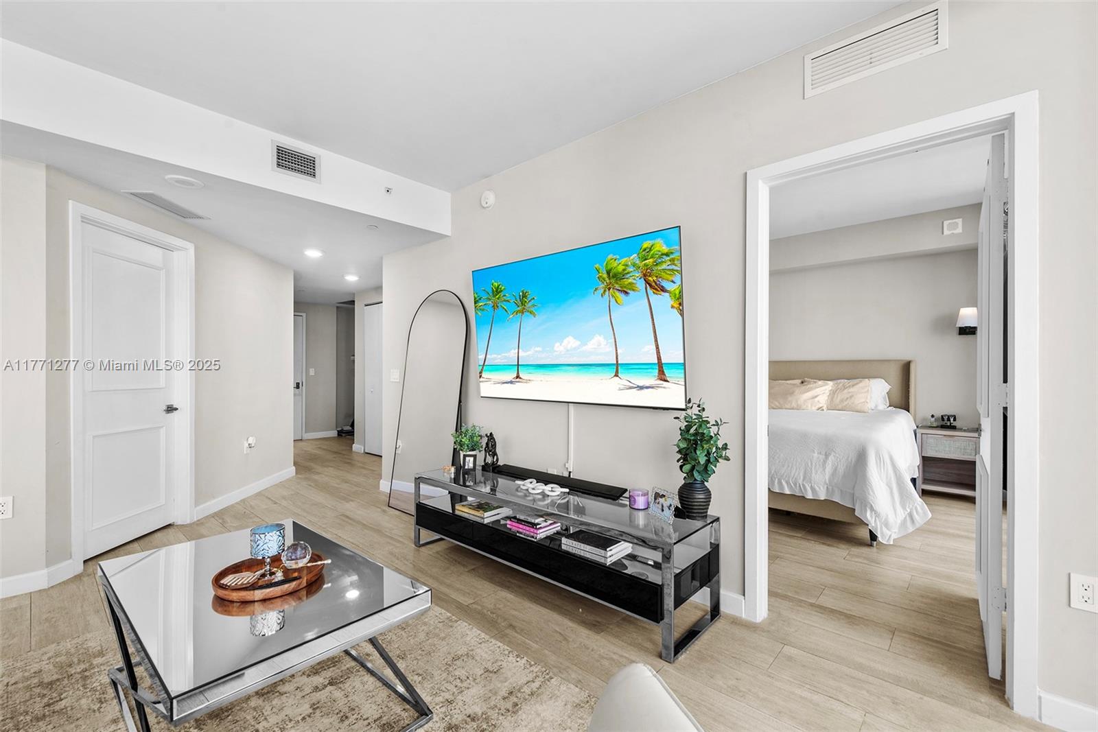 55 SW 9th St #3601, Miami FL 33130