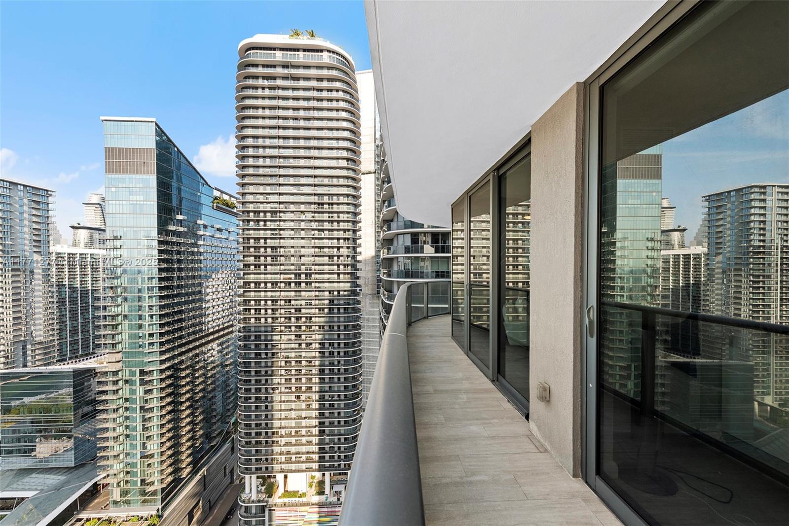 55 SW 9th St #3601, Miami FL 33130