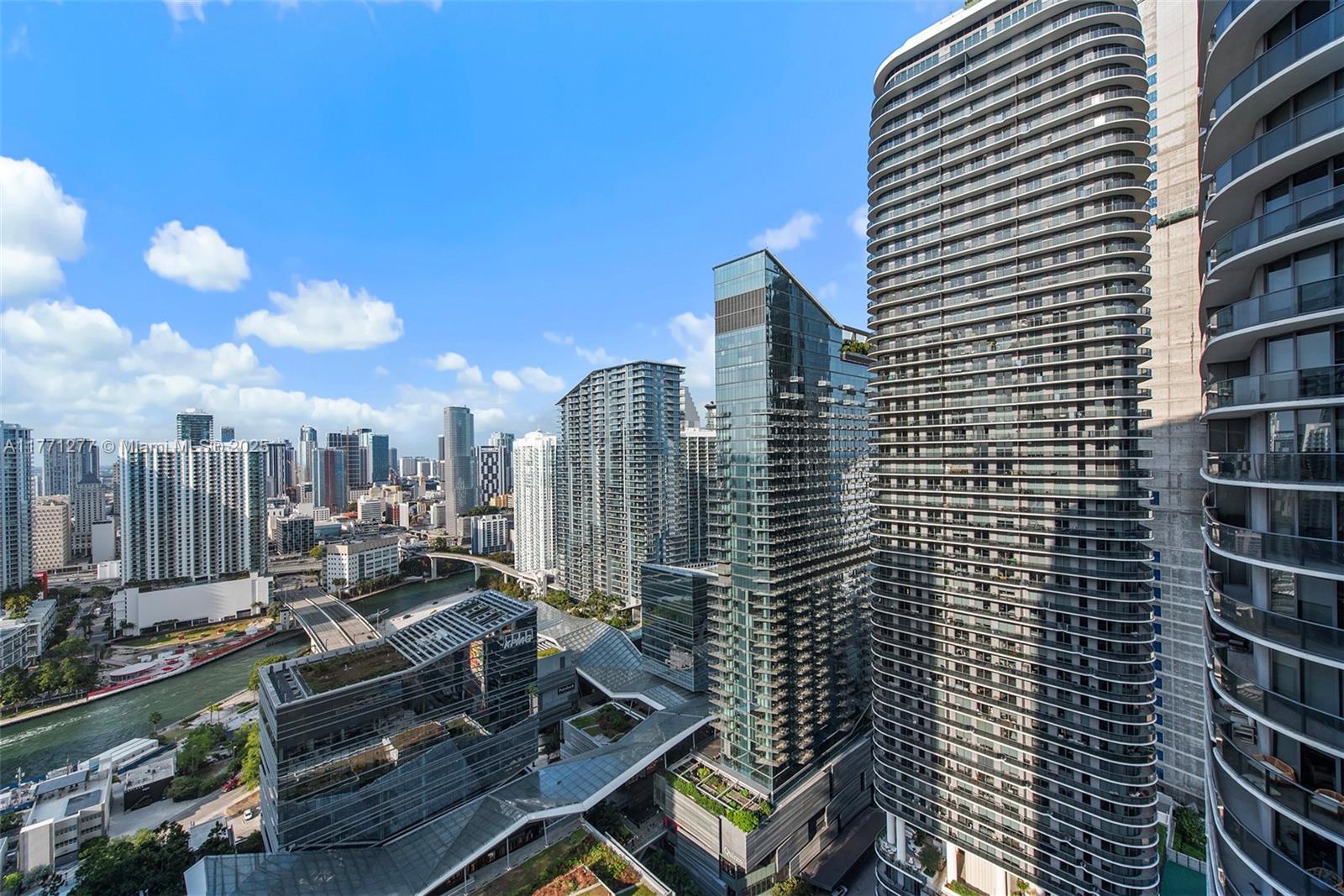 55 SW 9th St #3601, Miami FL 33130