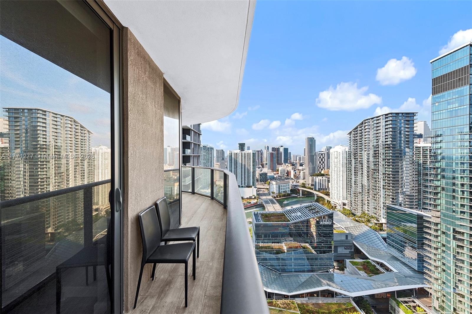 55 SW 9th St #3601, Miami FL 33130
