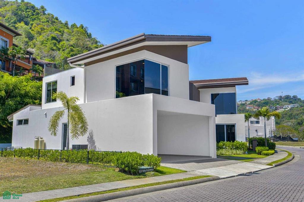 5 bed Single Family Homes For Sale in , Puntarenas - 1