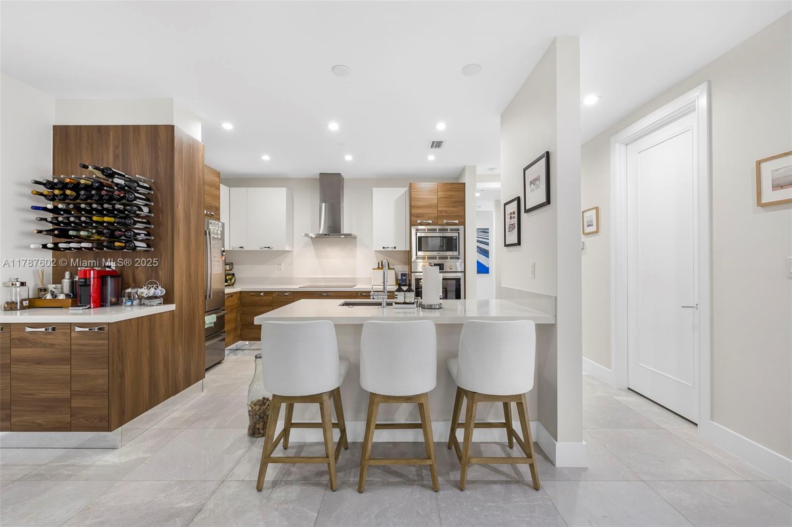 718 Valencia Ave #206, Coral Gables FL 33134