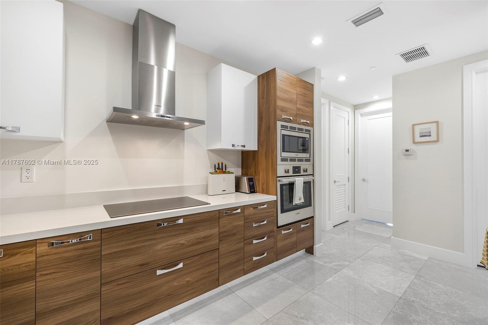 718 Valencia Ave #206, Coral Gables FL 33134