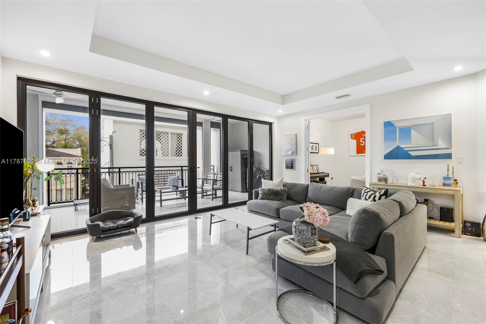 718 Valencia Ave #206, Coral Gables FL 33134