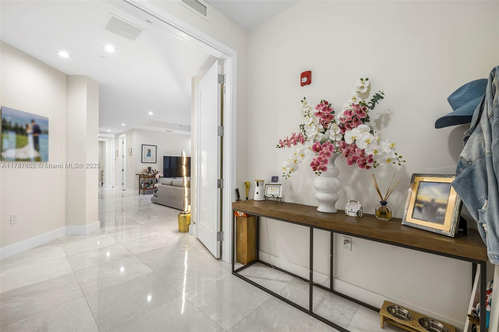 718 Valencia Ave #206, Coral Gables FL 33134