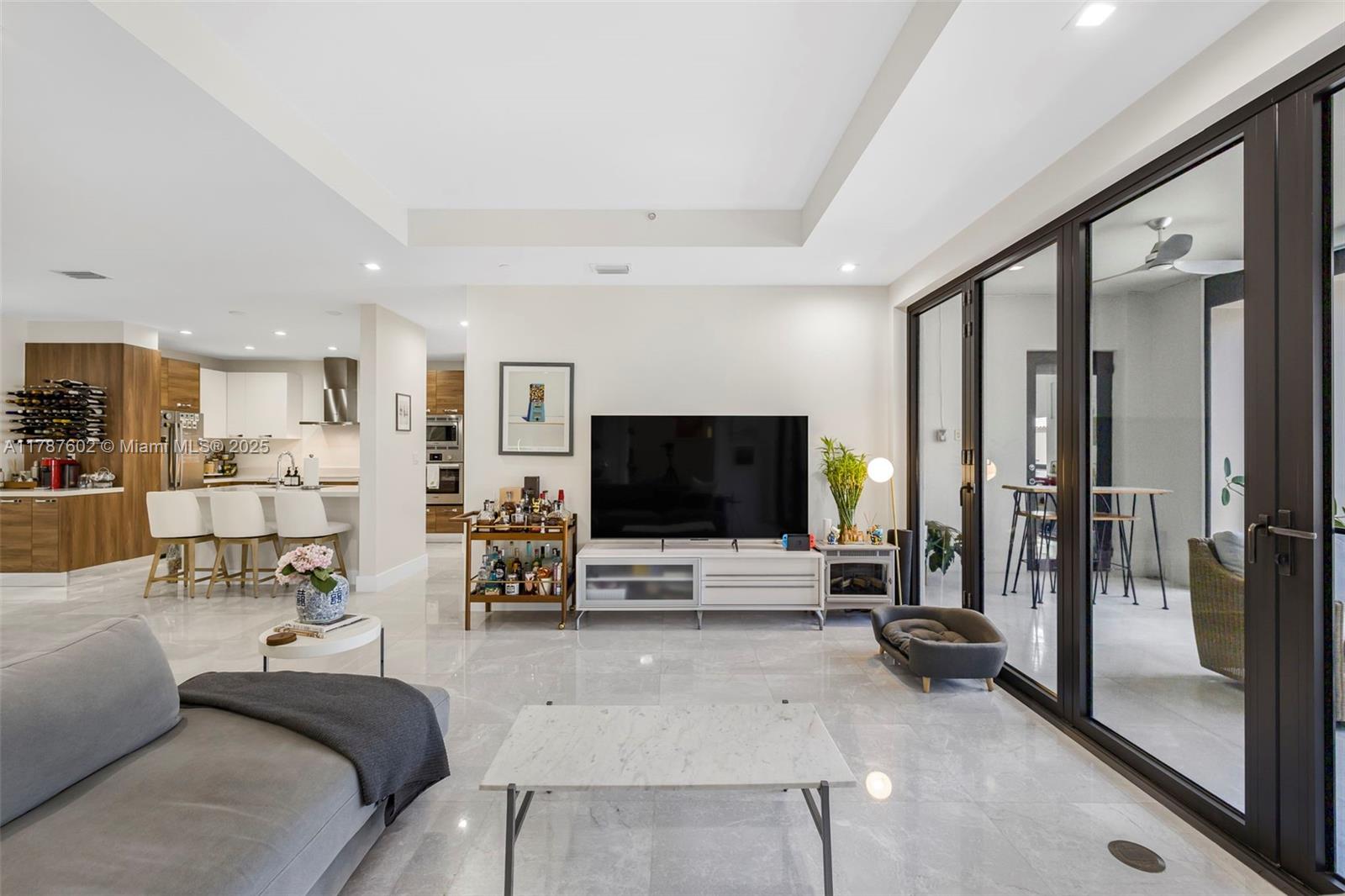 718 Valencia Ave #206, Coral Gables FL 33134