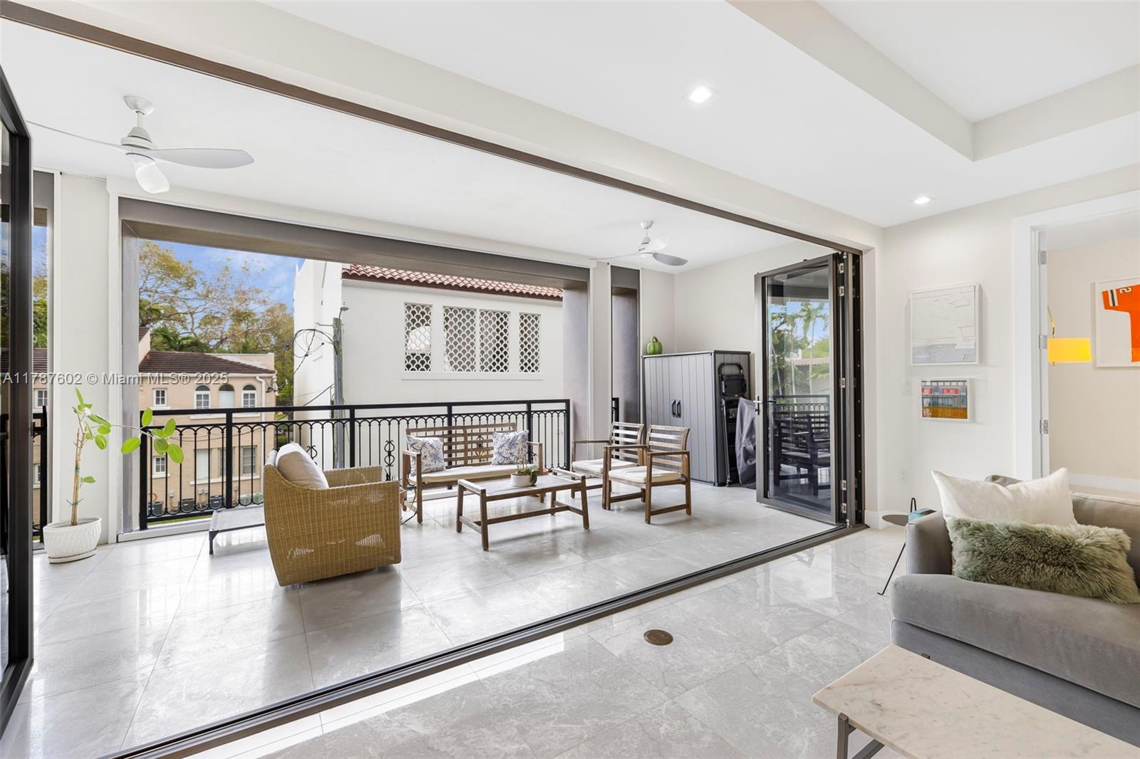 718 Valencia Ave #206, Coral Gables FL 33134