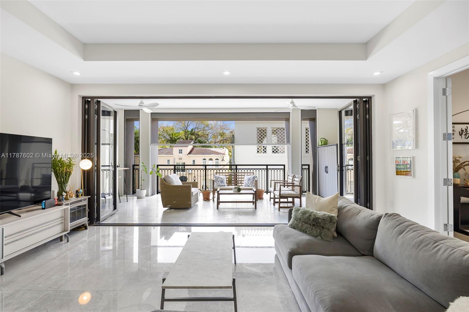718 Valencia Ave #206, Coral Gables FL 33134
