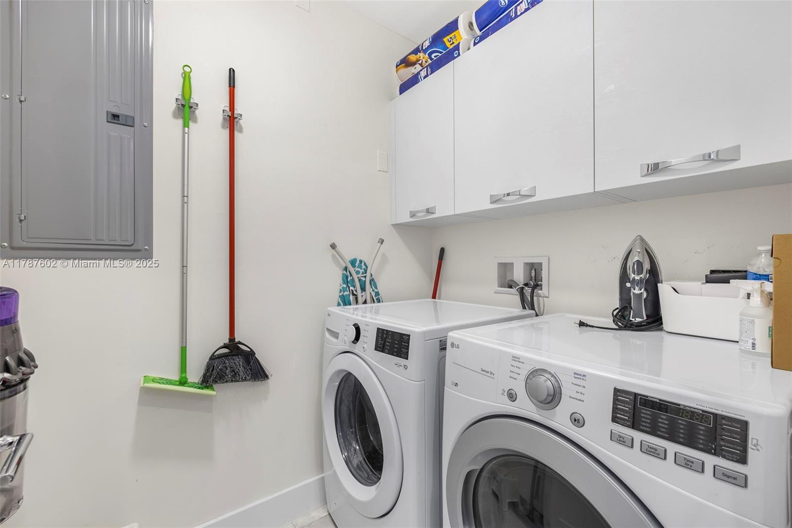 718 Valencia Ave #206, Coral Gables FL 33134