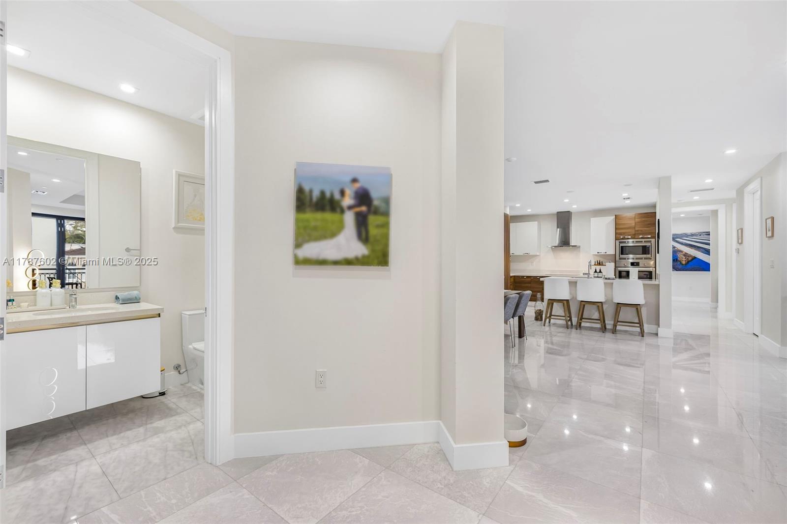 718 Valencia Ave #206, Coral Gables FL 33134