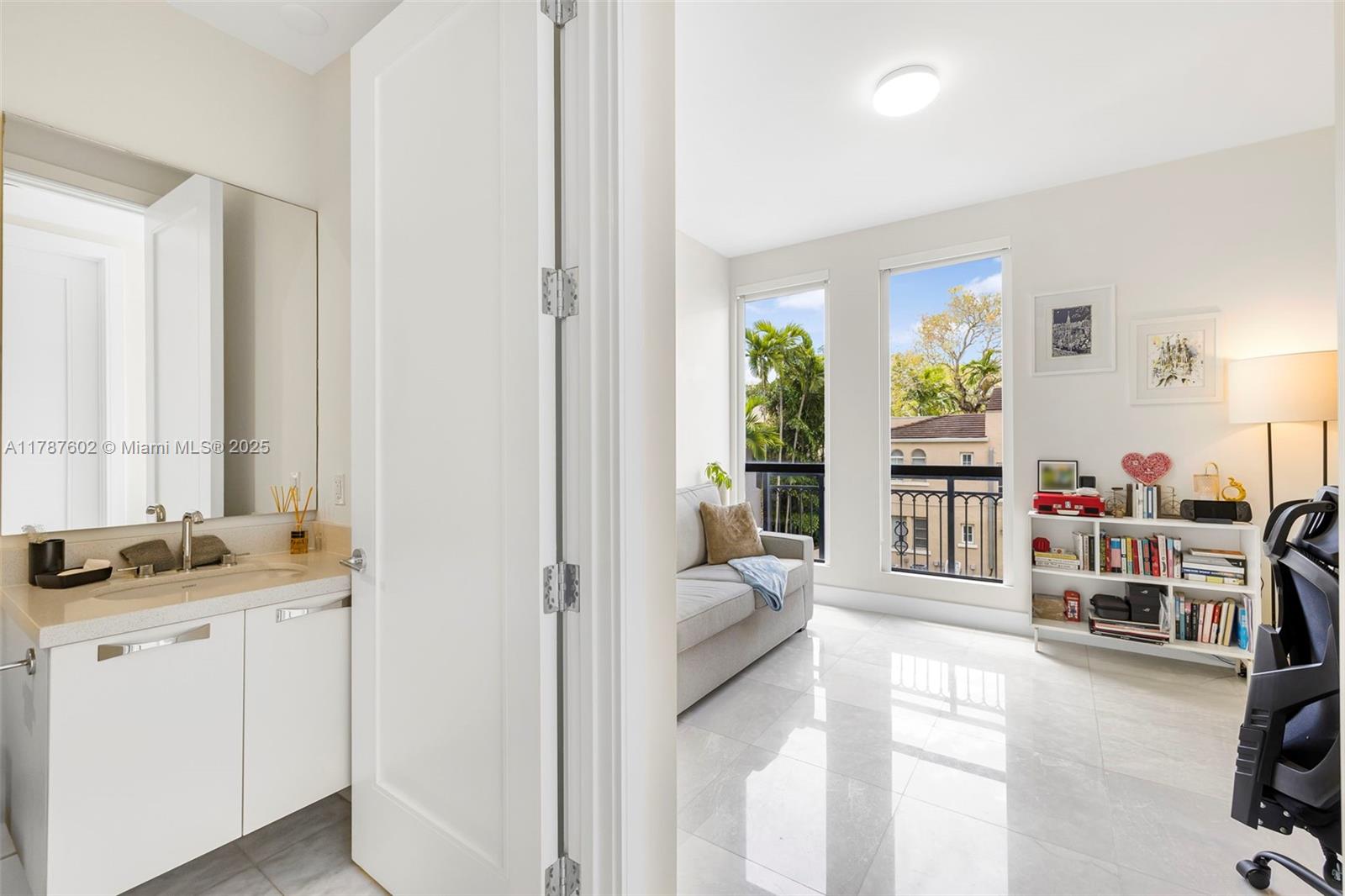 718 Valencia Ave #206, Coral Gables FL 33134