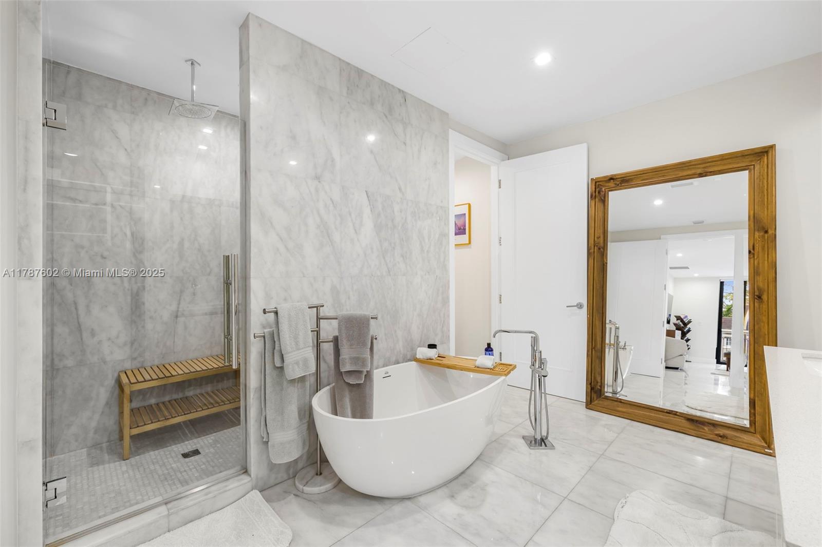 718 Valencia Ave #206, Coral Gables FL 33134