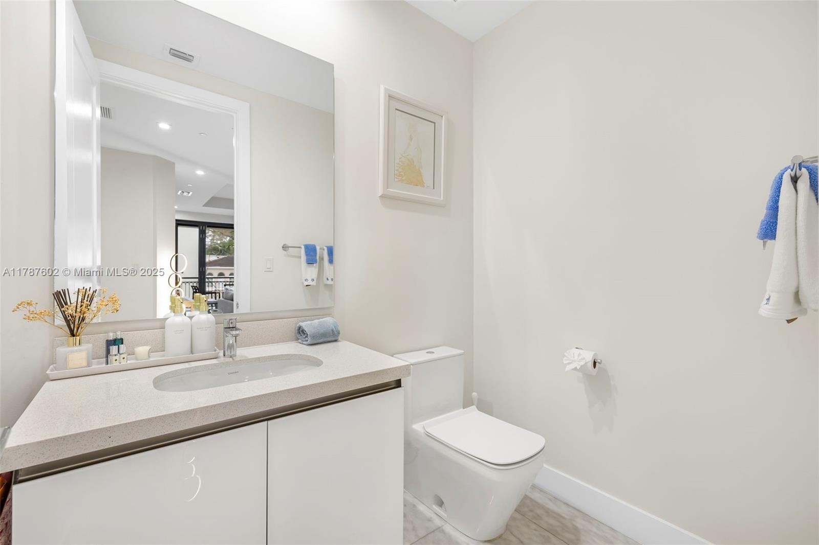 718 Valencia Ave #206, Coral Gables FL 33134