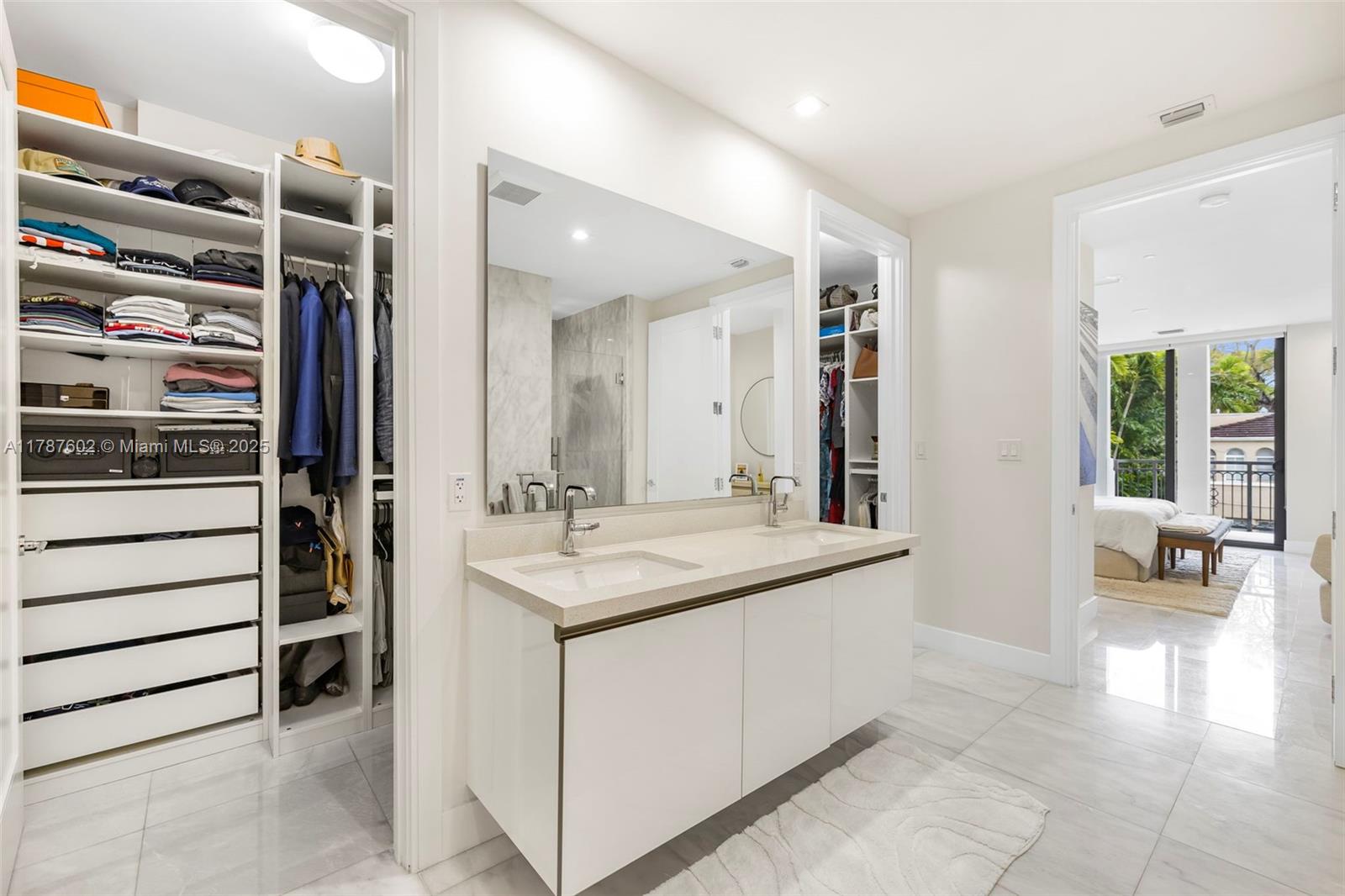 718 Valencia Ave #206, Coral Gables FL 33134