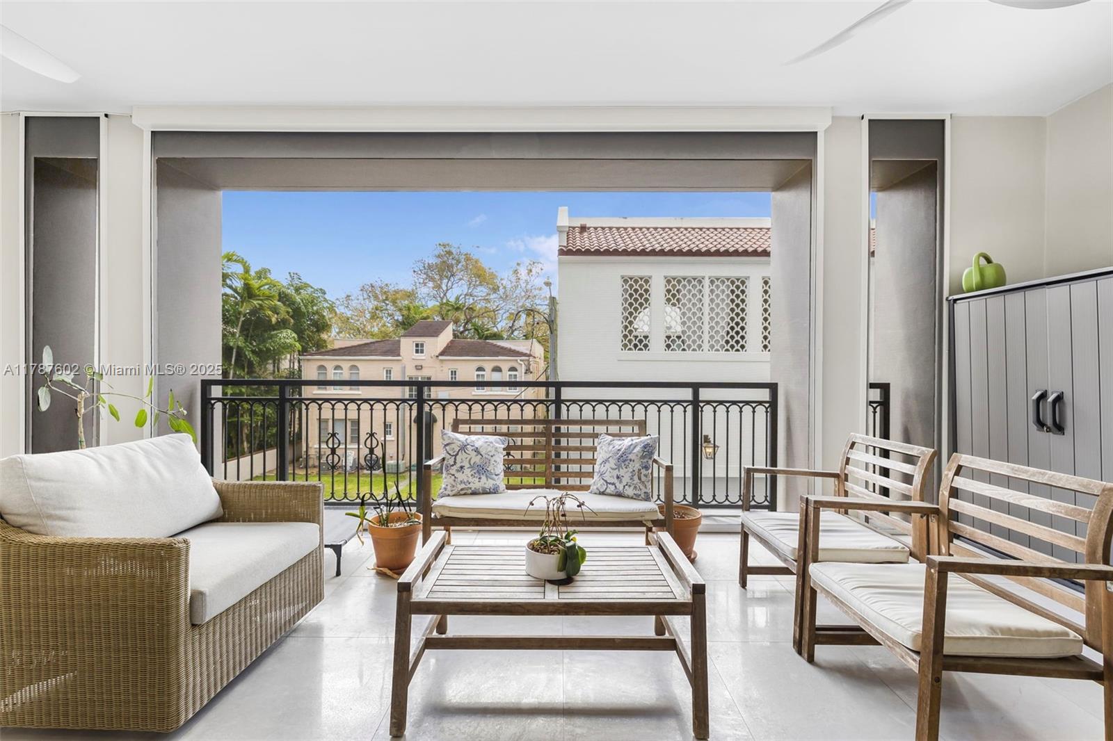 718 Valencia Ave #206, Coral Gables FL 33134
