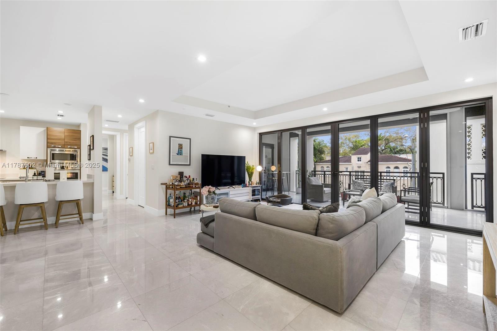 718 Valencia Ave #206, Coral Gables FL 33134