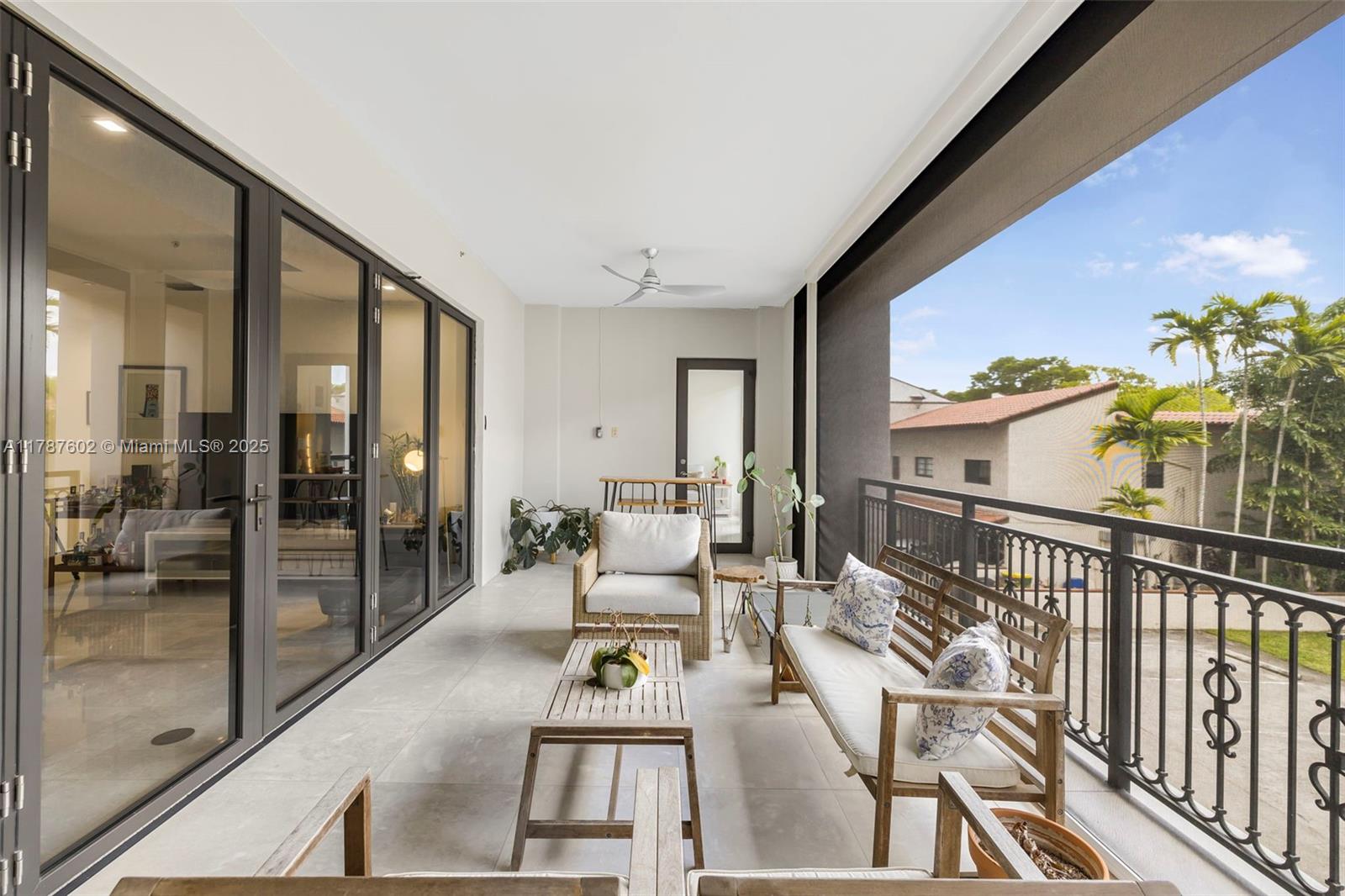 718 Valencia Ave #206, Coral Gables FL 33134