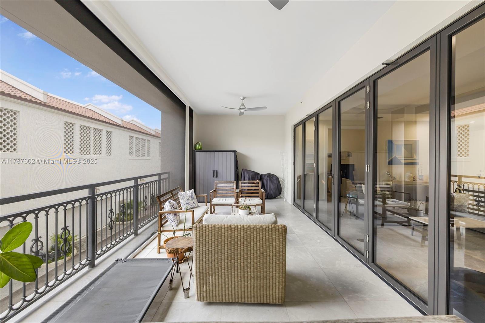 718 Valencia Ave #206, Coral Gables FL 33134