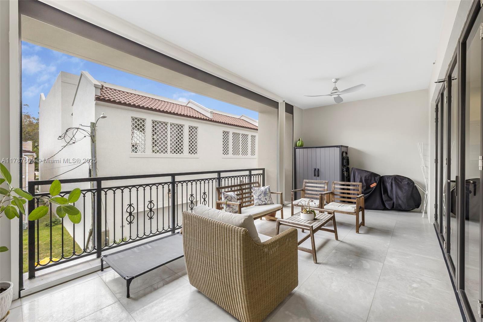 718 Valencia Ave #206, Coral Gables FL 33134