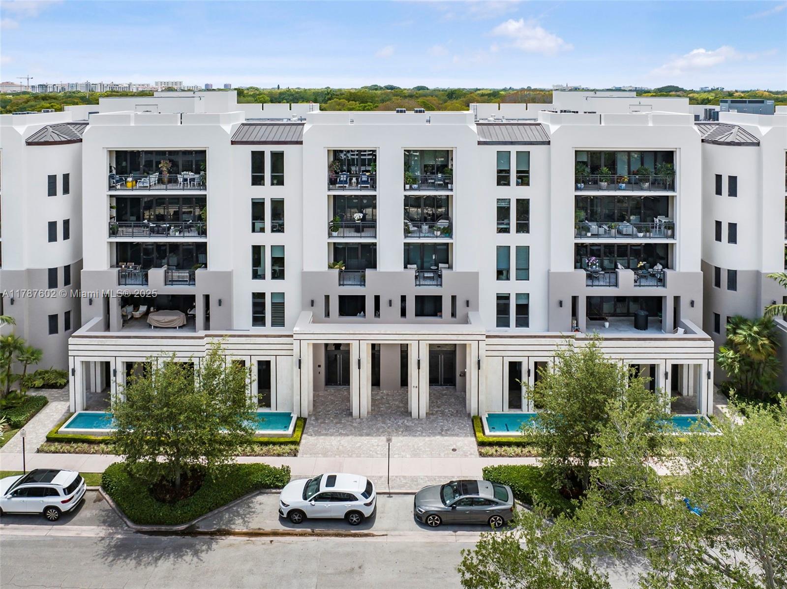 718 Valencia Ave #206, Coral Gables FL 33134