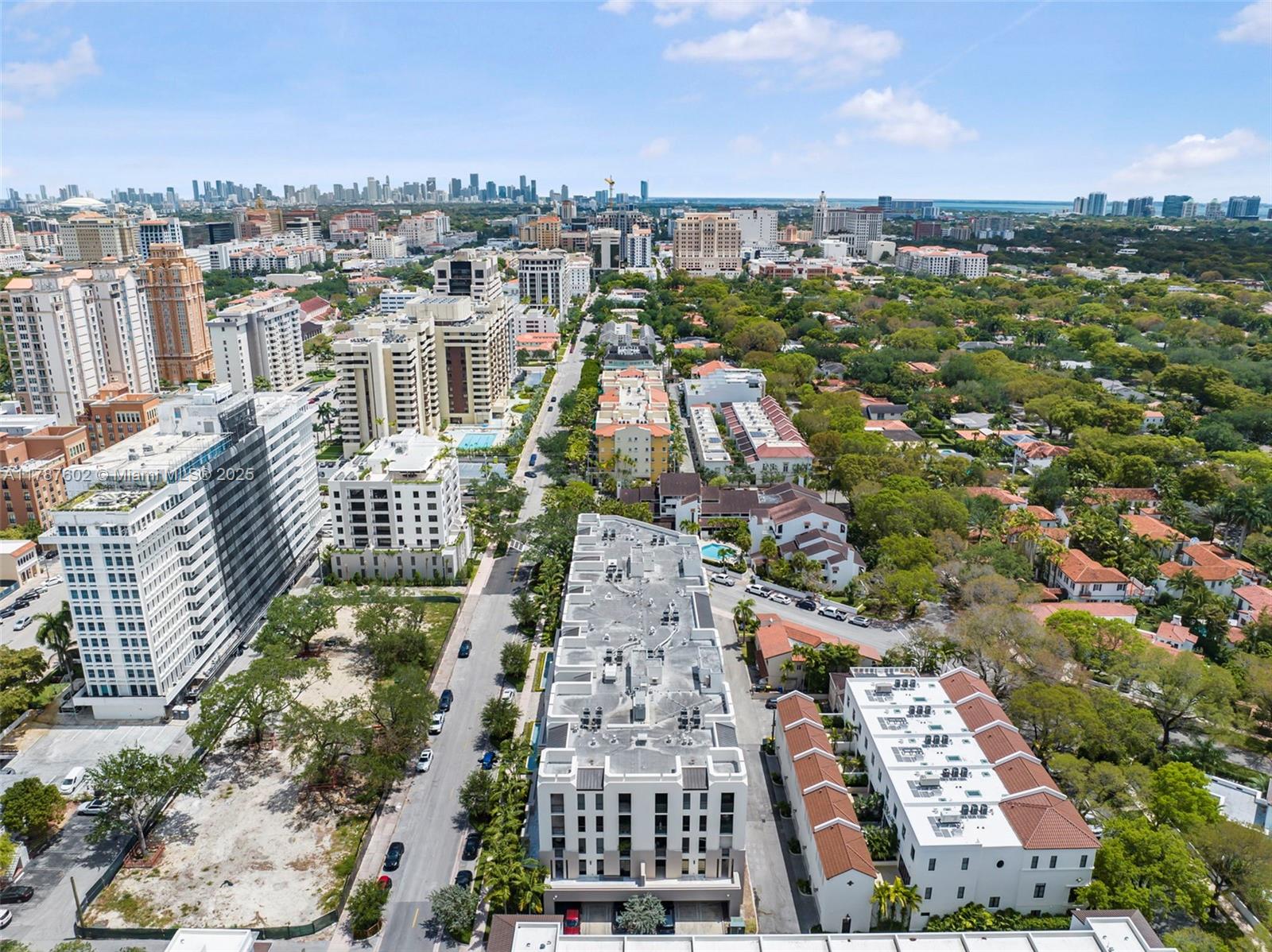 718 Valencia Ave #206, Coral Gables FL 33134