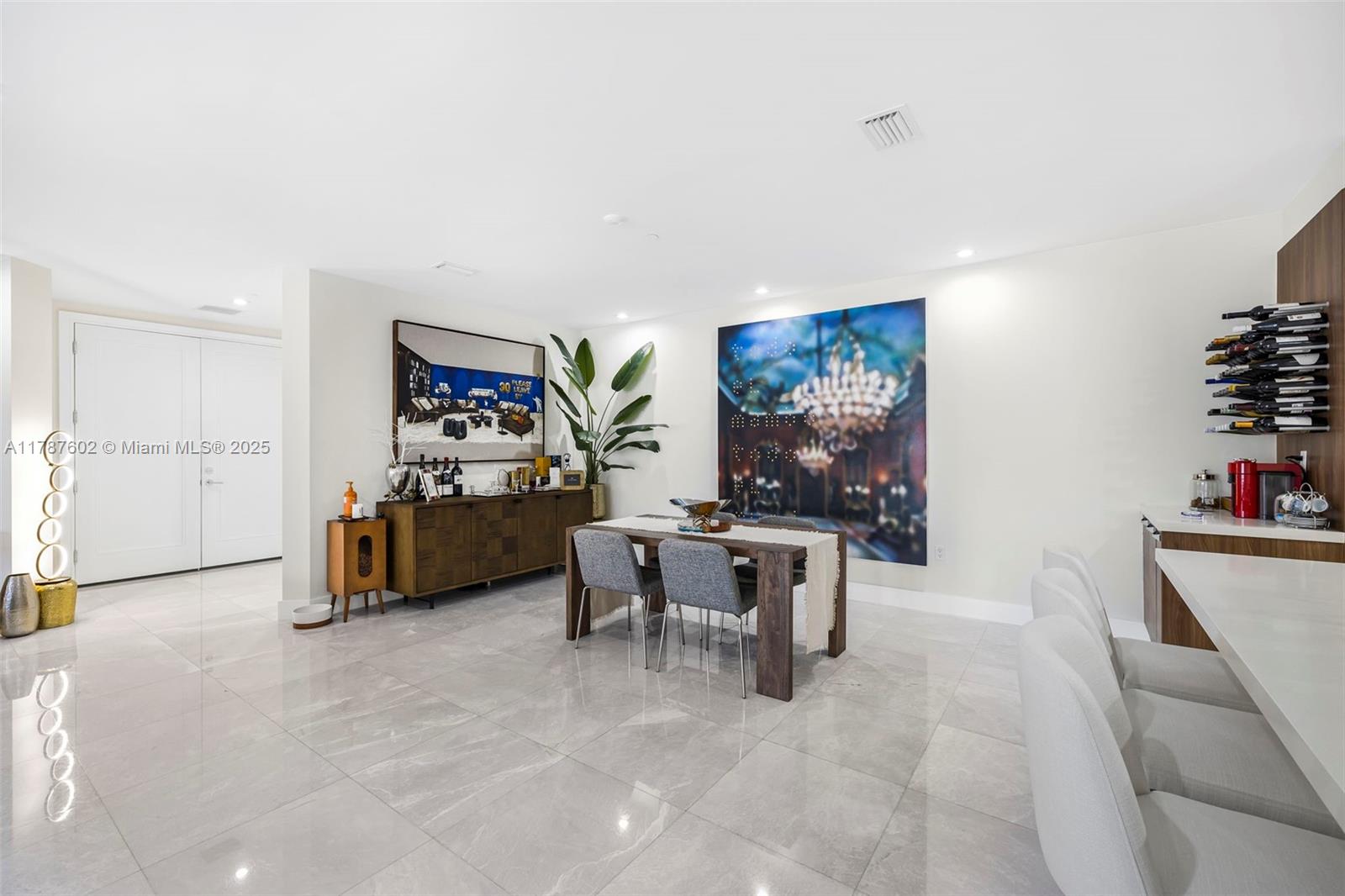 718 Valencia Ave #206, Coral Gables FL 33134